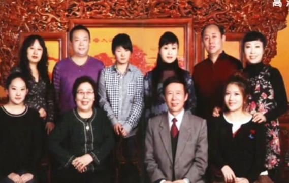 老年丧子很凄惨的十大明星,金庸儿子为情所困上吊自杀