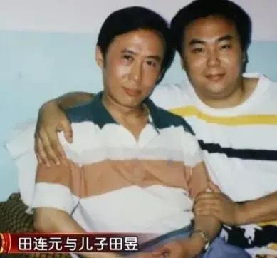 直到1985年他凭借电视评书《杨家将》一举成名走红全国